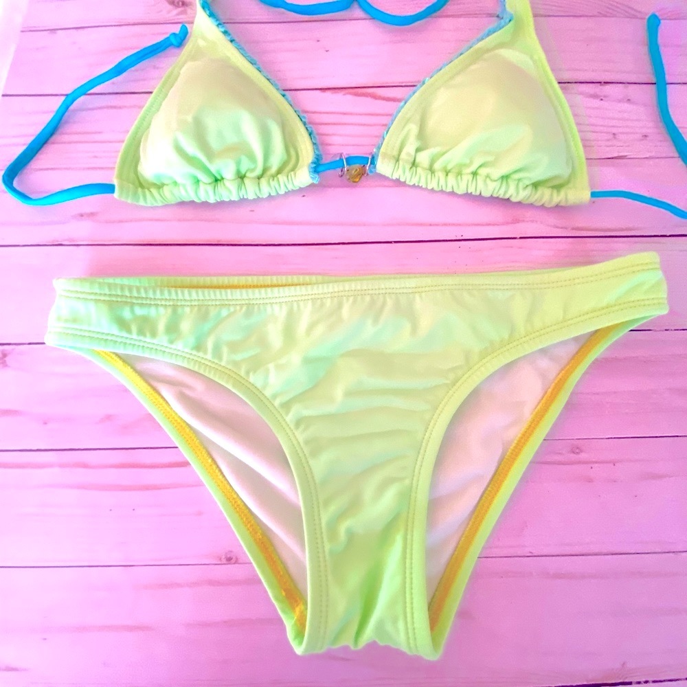 No Boundaries Lime Green Bikini, Size Small with removable cups.